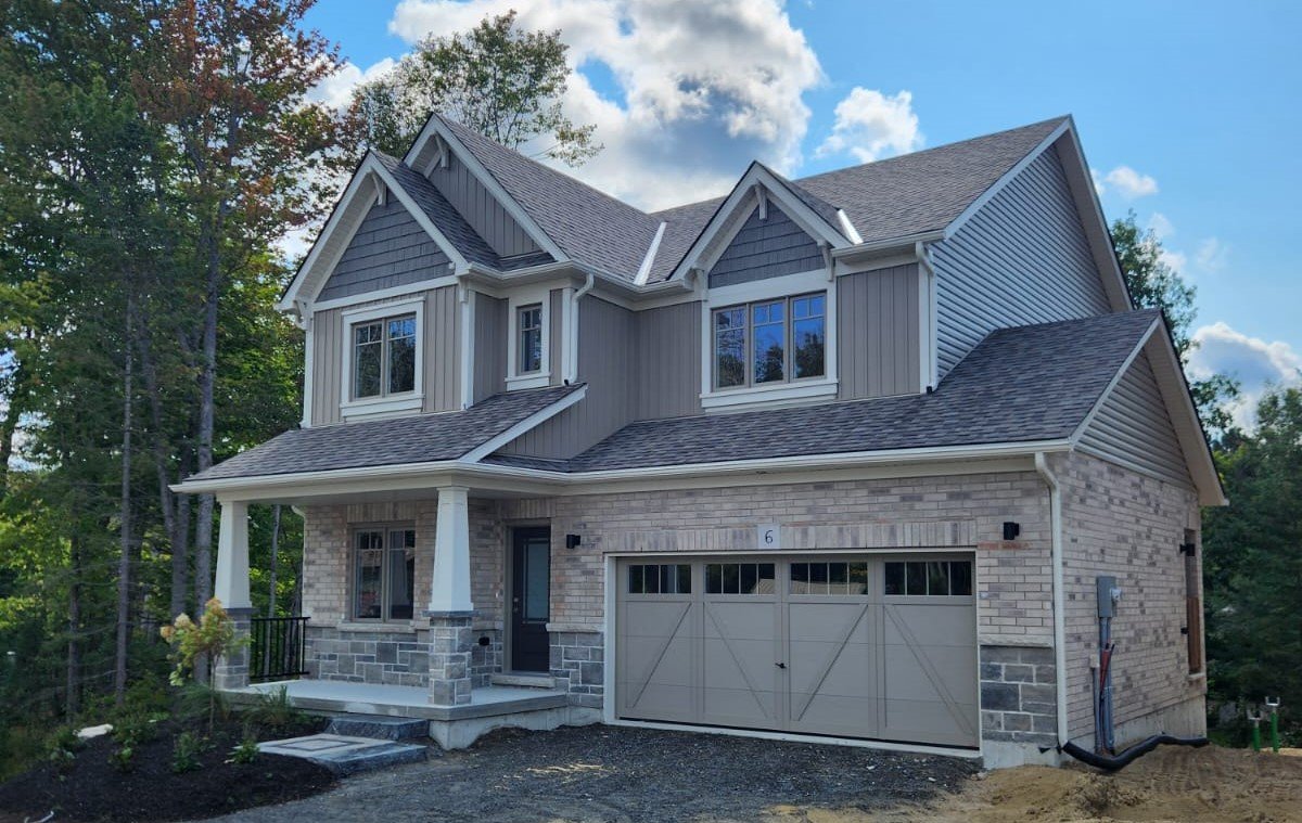 Combination of Vertical, Horizontal, and Shake Siding