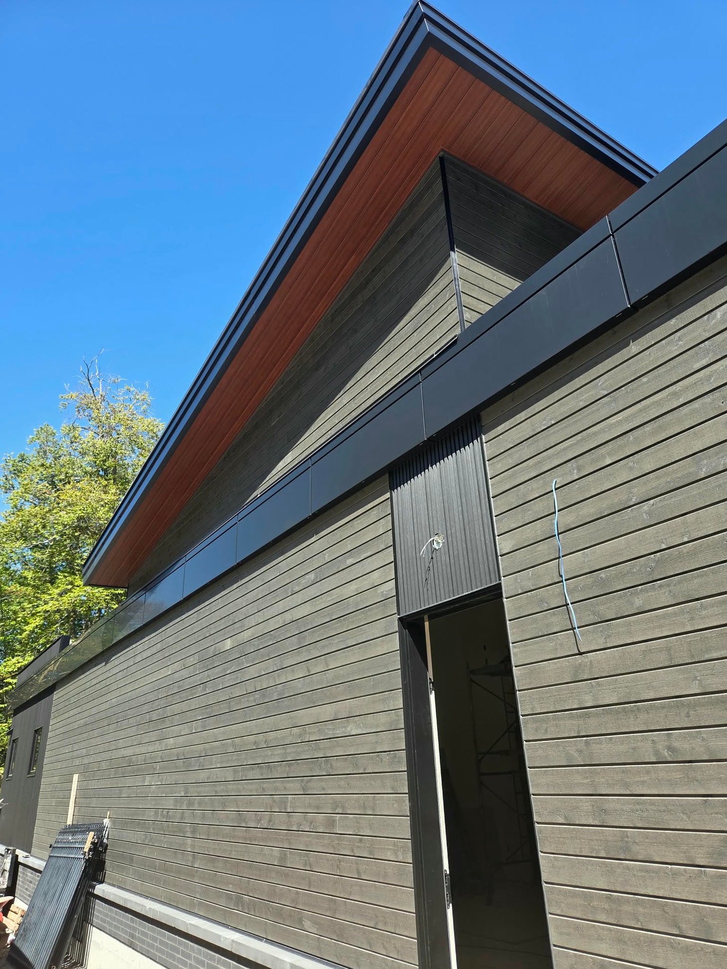Horizontal Modern EM+ Siding